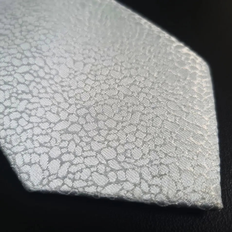Gravata Cinza Fatto A Mano Microseda com Detalhes em Relevo – Mosaico Translúcido 150 cm