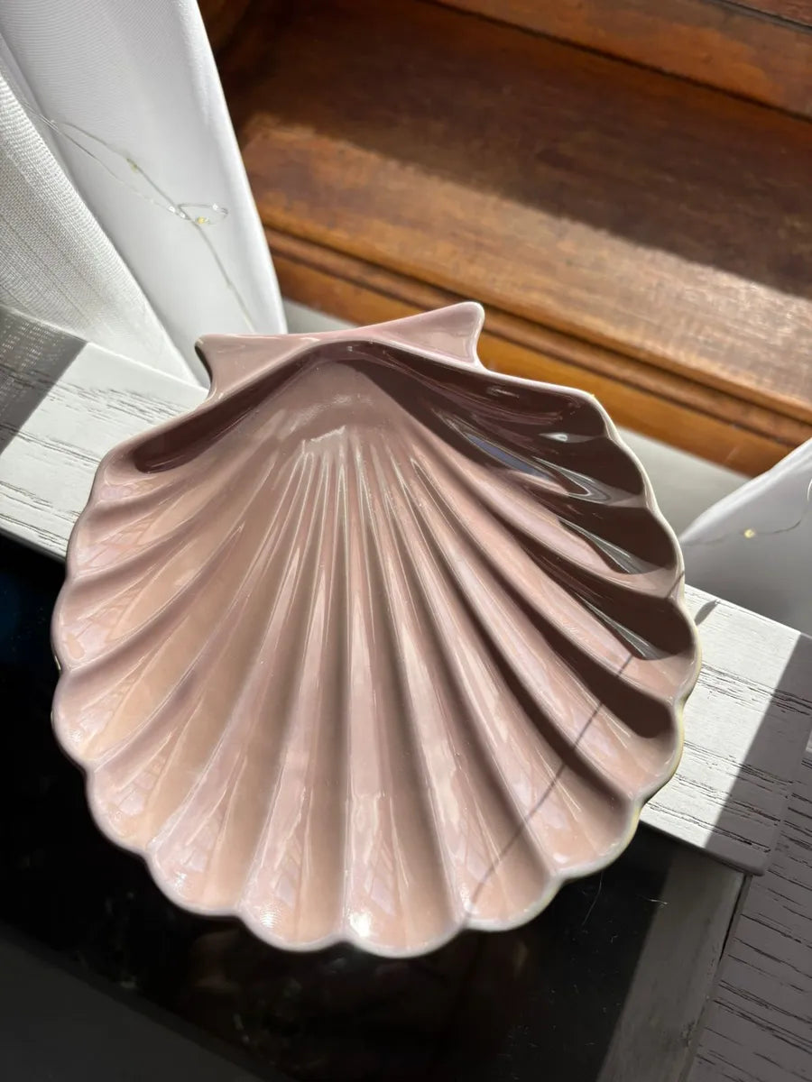 Bandeja Decorativa Porta-Joias em Porcelana Concha Rosa – Luxo para Lavabo
