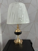 Abajur de Mesa Dourado com Cristal Cúpula Bege Bivolt 46cm Elegante Preto e Dourado