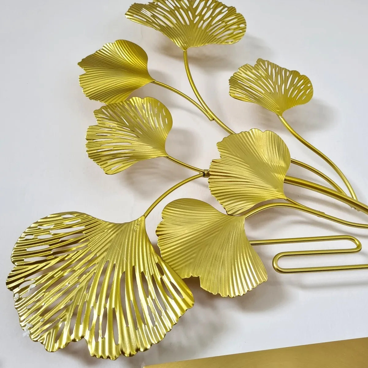 Relógio de Parede Folhas 3D em Metal – Design Europeu Vertical 80cm Dourado (Silencioso)