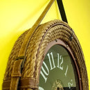 Relógio de Parede Vintage Premium com Alça em Couro 65cm – Metal Preto & Marrom Escuro