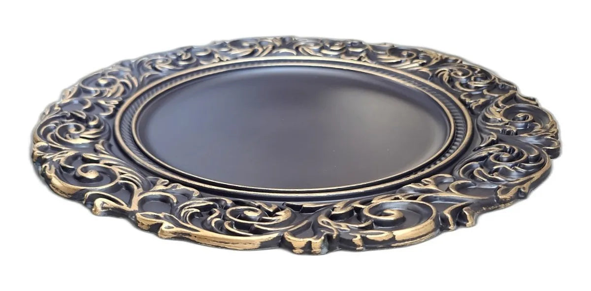 Sousplat de Poliresina Lilás com Dourado – Design Robusto com Relevo | 36 x 36 cm
