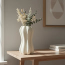 Vaso Decorativo em Cerâmica Branco 22cm – Design Moderno Redondo