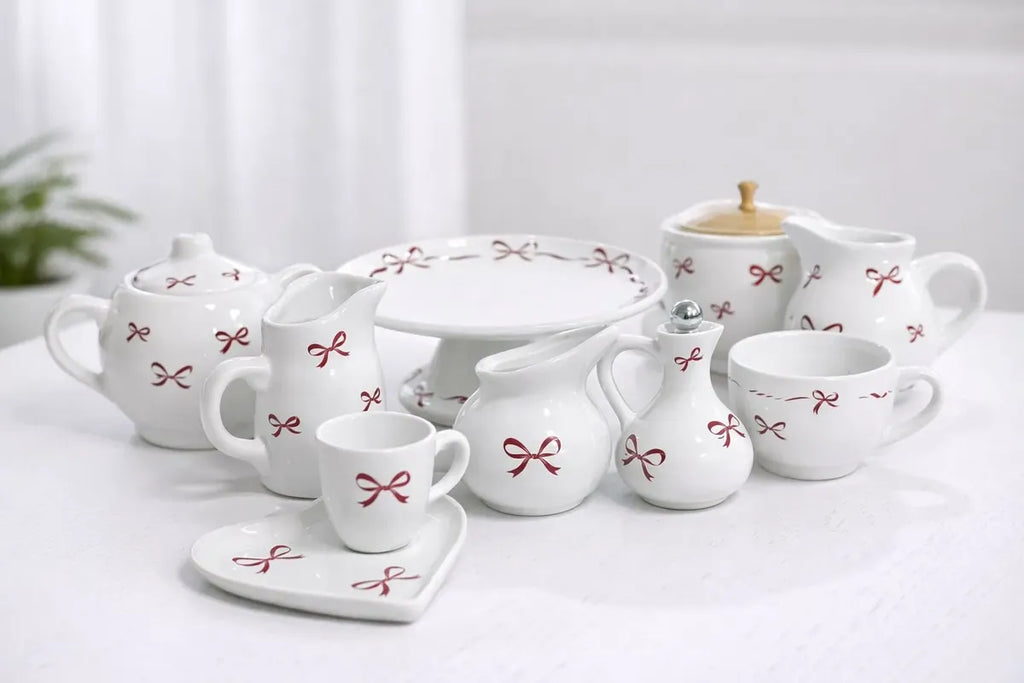 Bule de Porcelana Branco com Laço Vermelho Love 500ml 21x13x14 cm