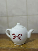 Bule de Porcelana Branco com Laço Vermelho Love 500ml 21x13x14 cm
