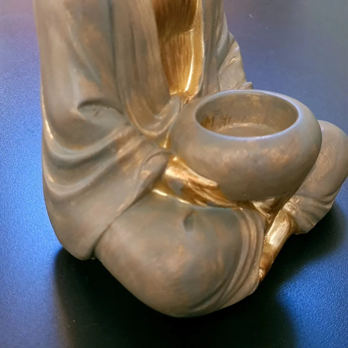 Buda Decorativo Porta-Vela em Poliresina – Dourado | 22 x 14 cm