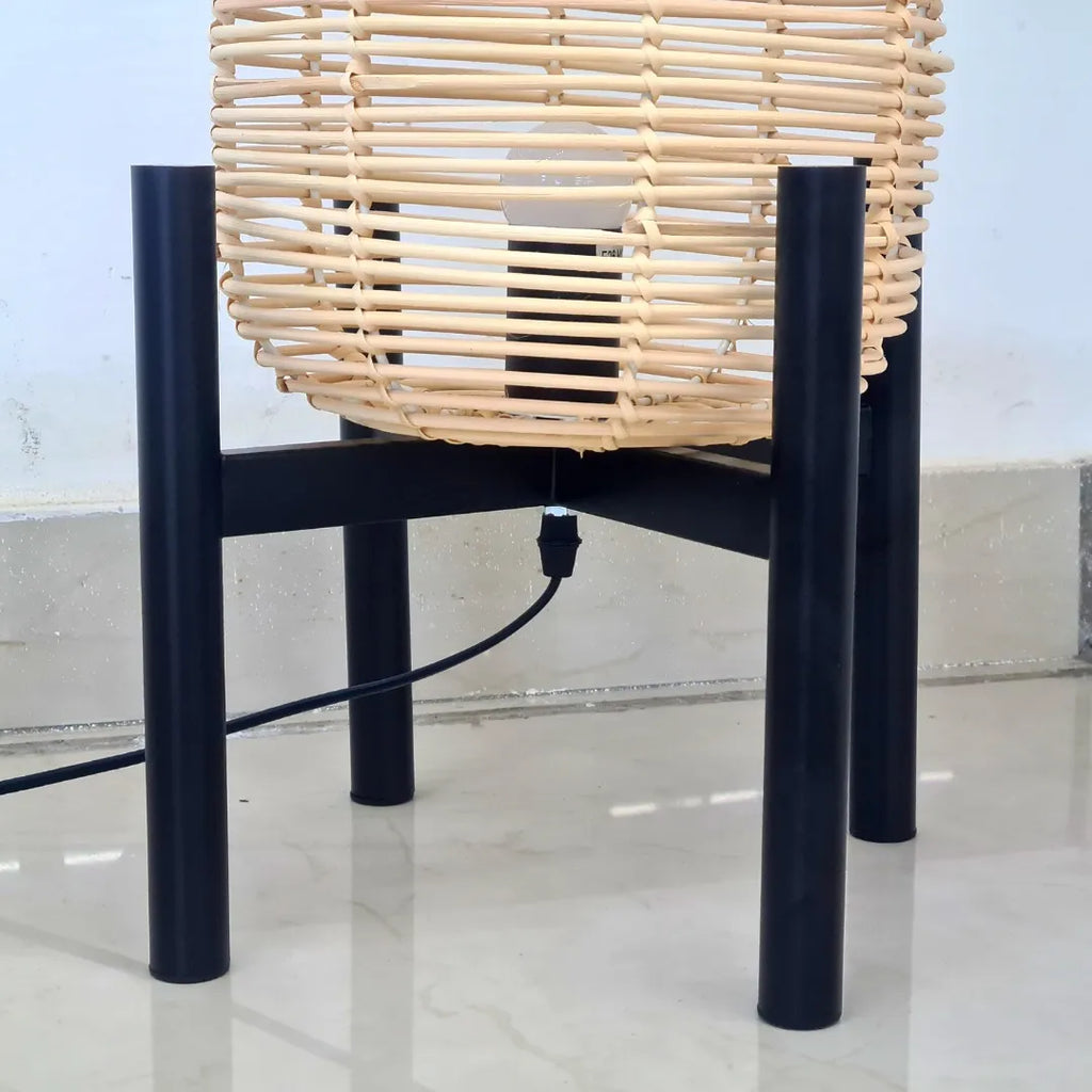 Abajur de Mesa em Rattan com Pedestal Preto Luxo 50x24 cm