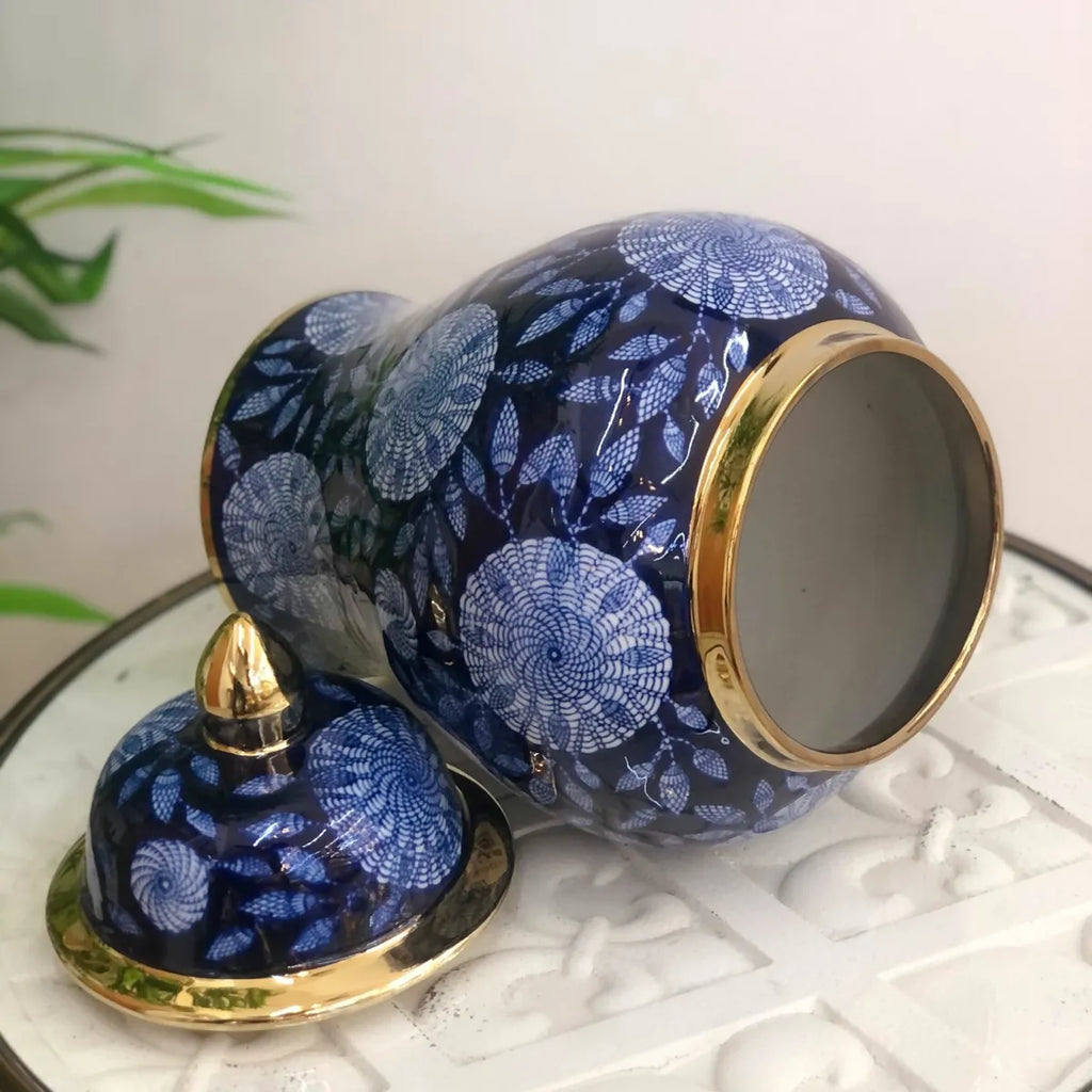 Vaso Decorativo Clássico de Porcelana Azul Marinho e Dourado com Tampa – 34x20 cm