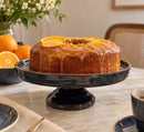 Boleira de cerâmica azul de 30 cm com bolo de laranja