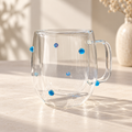 Caneca de vidro borossilicato 400 ml com bolinhas azuis em relevo
