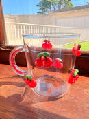 Caneca cereja 400 ml em vidro com aplicações de cerejas vermelhas