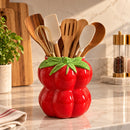 Vaso tomate usado como porta-utensílios na cozinha