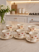 Jogo com 6 xícaras e 6 pires de porcelana com estampa de cerejas